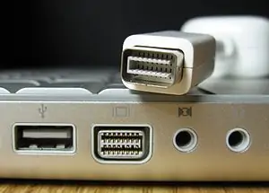 مقایسه DisplayPort و HDMI و DVI‌ و VGA از نظر پهنای باند و رزولوشن پشتیبانی‌شده و ظاهر