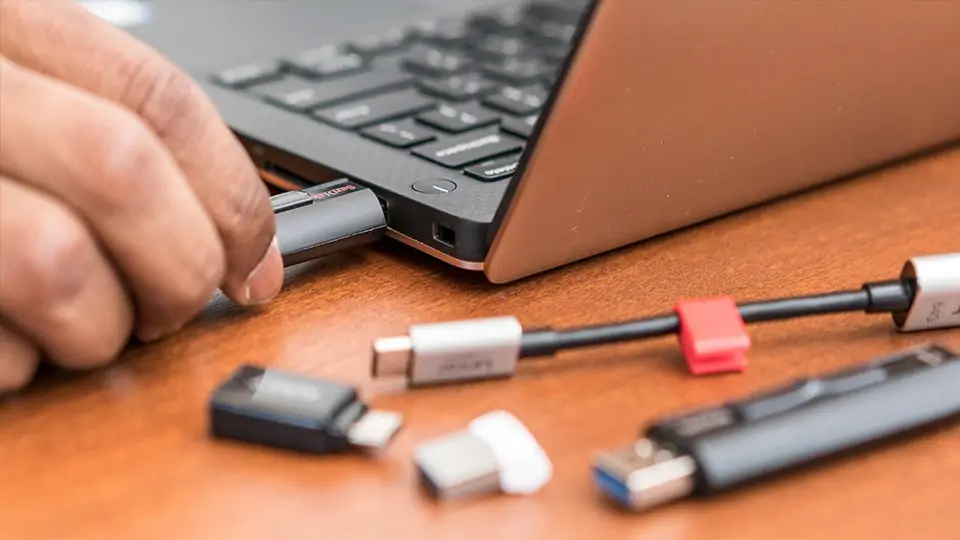 چند راه حل رفع مشکل وسایل USB که مرتباً قطع و وصل می‌شوند