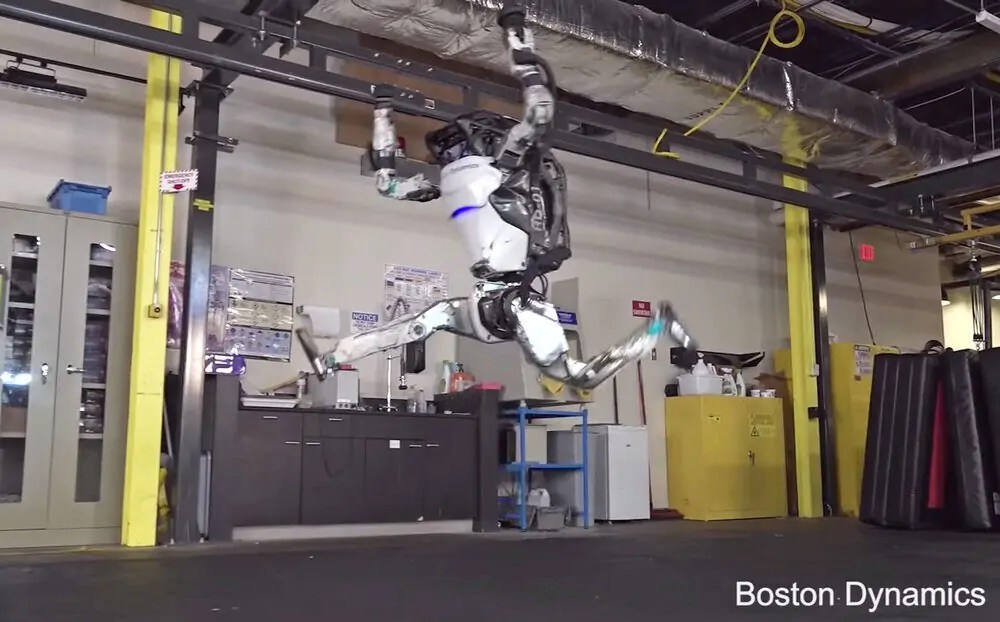 اولین ربات در چه سالی ساخته شد؟ بررسی پیشرفت ربات‌ها و کاربرد امروزی آن