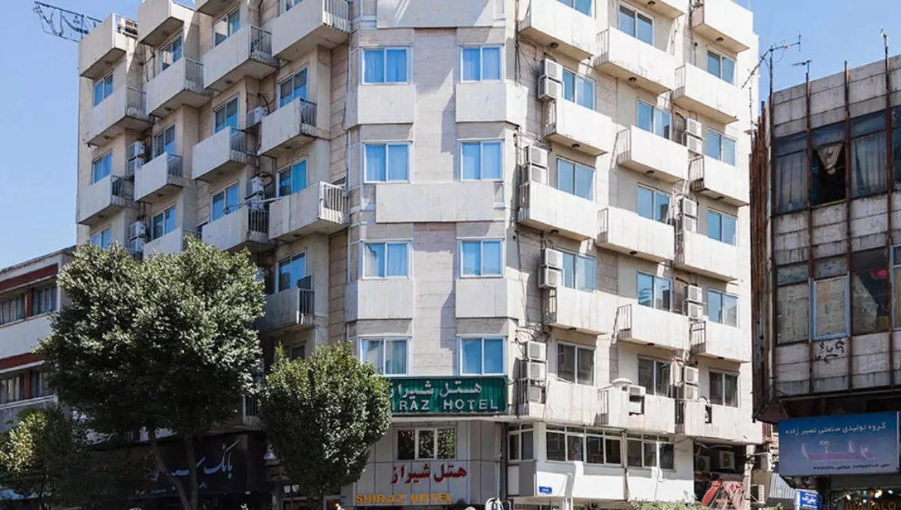 با رزرو هتل شیراز تهران در هزینه‌ها صرفه‌جویی کنید