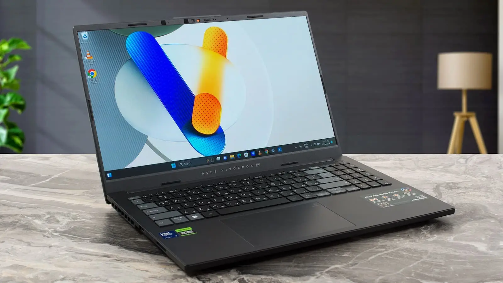آیا لپ‌تاپ‌های OLED ایسوس واقعاً ارزش هزینه بیشتر را دارند؟ بررسی مدل‌های Vivobook