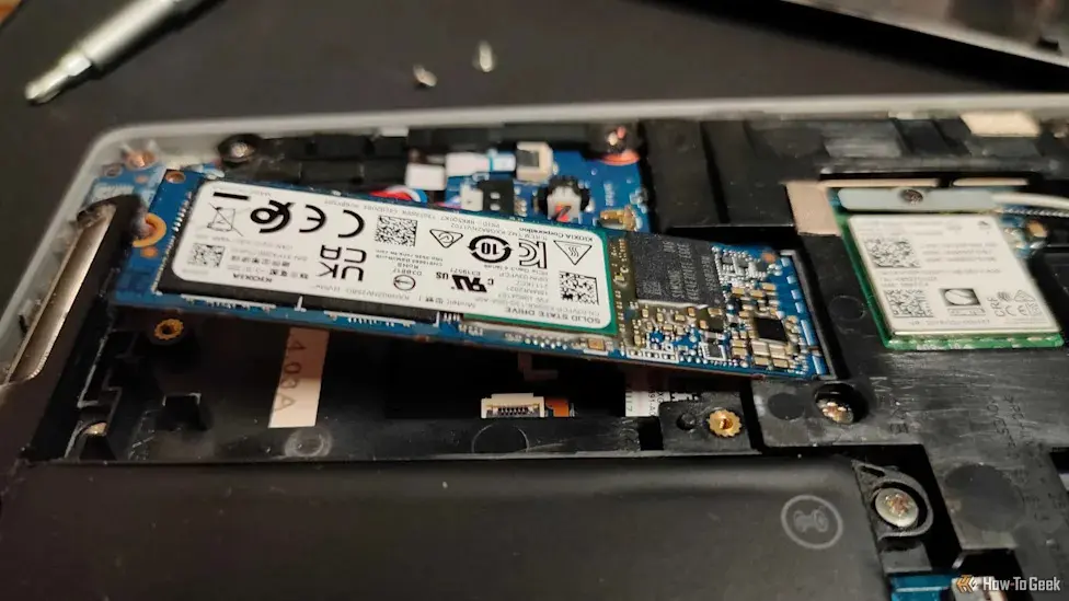 عمر مفید و سرعت درایو SSD را با خنککاری و نصب هیتسینک، بهینه کنید