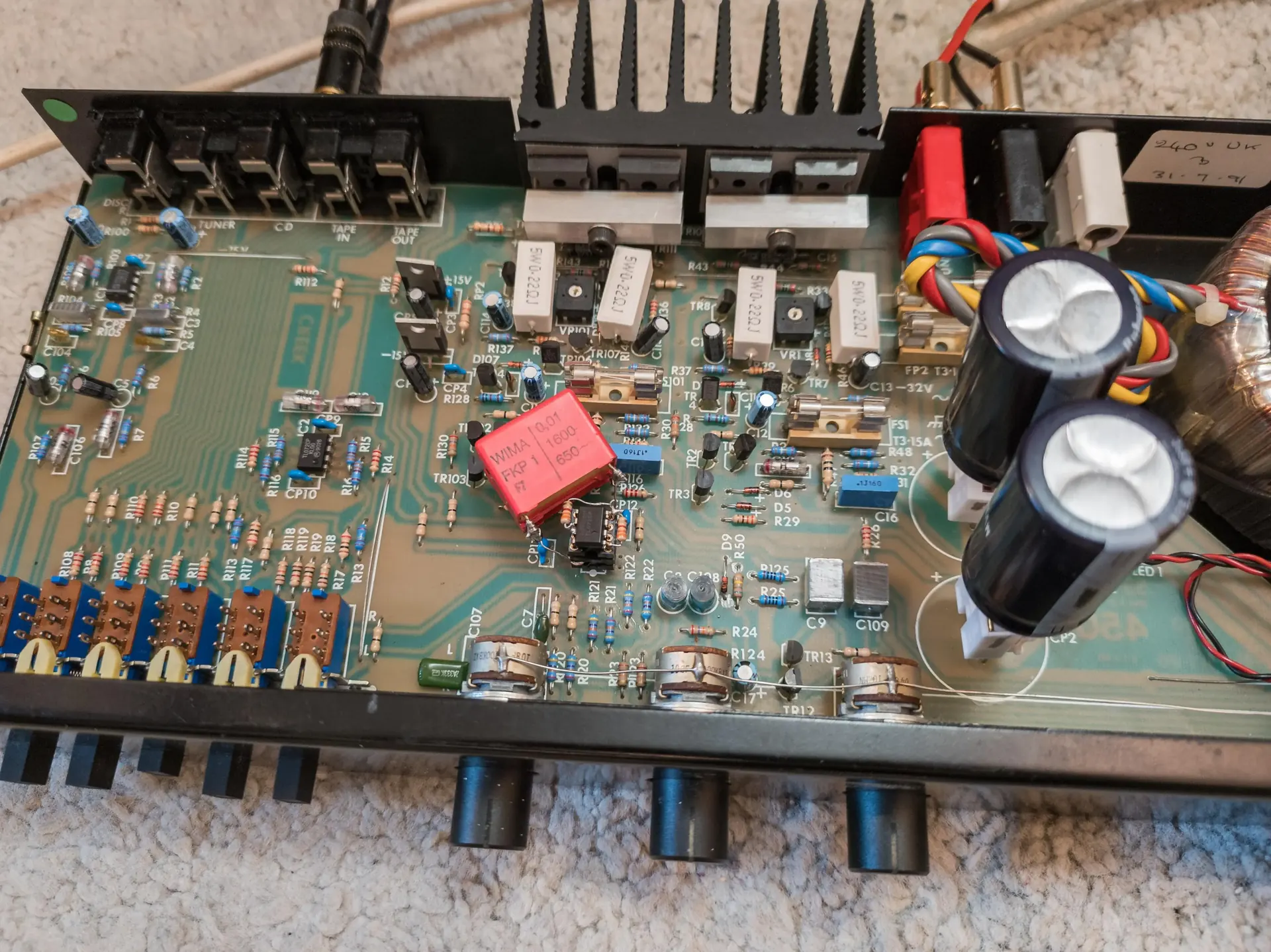 مبدل دیجیتال به آنالوگ برای صدا چیست و آیا DAC گران قیمت ارزش دارد؟ چرا آمپلی‌فایر مهم‌تر است؟